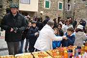 I bambini cantano l'inno nazionale